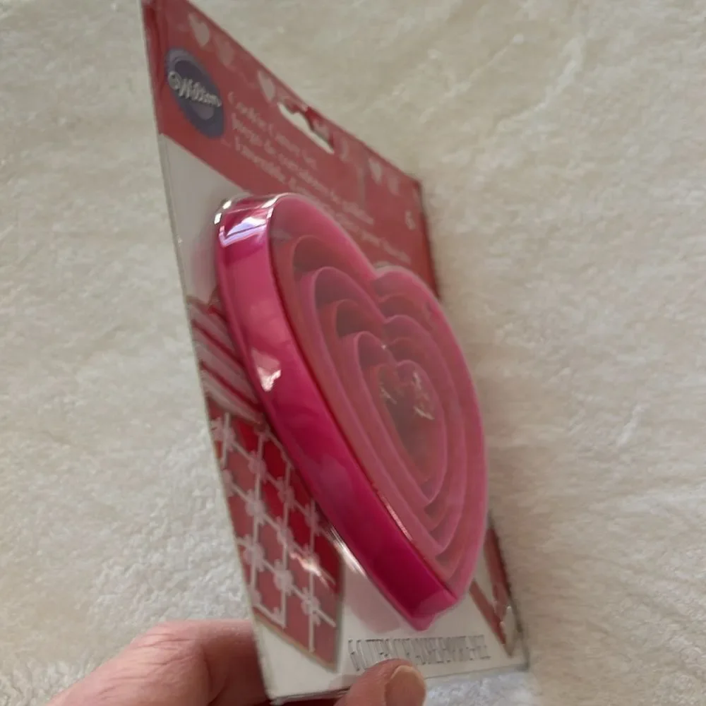 NWT Wilton 6 Piece Nested‎ Heart Shaped Cookie Cutter Set Valentines Day